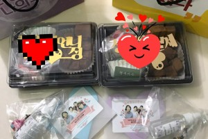 초코릿을 만들어볼까요~~



편지지를 접어볼까요?
완성된 편지지예요~~^^
편지지를 이제 채워야겠죠. . .
음.... 정말 많은 양의 손편지이군요 ㅠㅠ


완성품이 다 되었으니 배달을 시작해야겠네요...