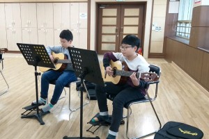 

       멋지죠!?
 문화프로그램에 참여하면서, 
우리친구들이  꿈을 향해  한걸음 더 앞으로 나아가는데 도움이 되었을 거라 믿습니다~^^
 










 
 
